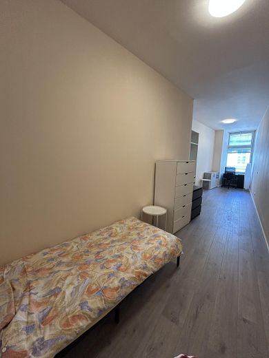 Przestronne mieszkanie 7-pokojowe z 2 balkonami i 2 miejscami parkingowymi w doskonałej lokalizacji w centrum Karlsruhe – Schlafzimmer 1
