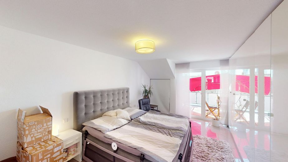 Porsche praktisch vor der Haustür: 3-Zimmer Wohnung mit zwei Balkonen und Tiefgaragenstellplatz – Schlafzimmer