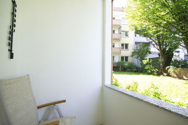 Appartamento arredato, situato in posizione tranquilla e dal design moderno, con balcone vicino al centro di Essen e alla stazione centrale – 03b1e80f59c2d4be069cf7e5a2014864033874a7.jpg