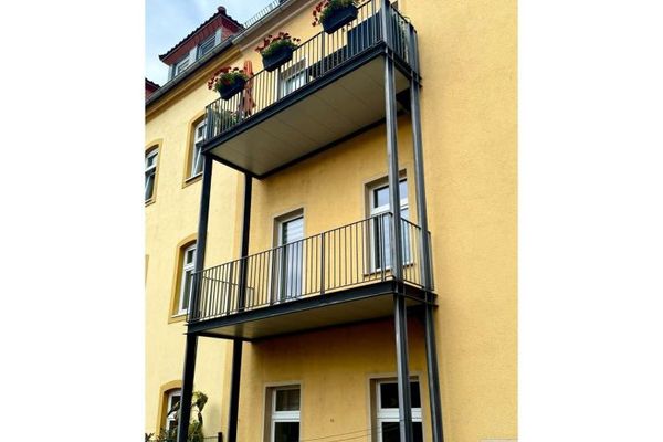 Inwestycja kapitałowa z 5,5% brutto stopą zwrotu z czynszu - budynek wielorodzinny w Riesa z sześcioma lokalami mieszkalnymi i dwoma lokalami użytkowymi!