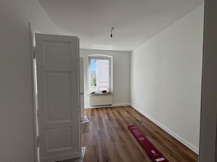 Rarität im Altbau mit Balkon – Wohn- / Esszimmer 1