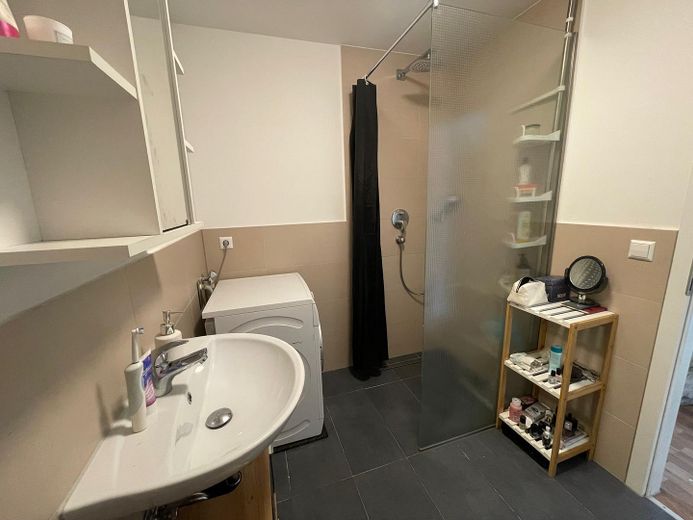 Zentrale Terrassenwohnung mit offenem Schnitt – Bad