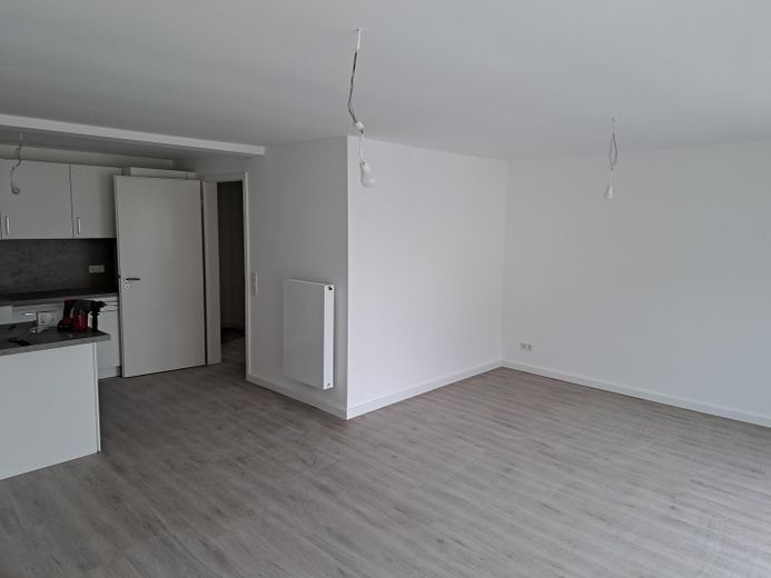 Moderno appartamento mansardato con 2 locali in centro – Wohnen/Essen/Küche