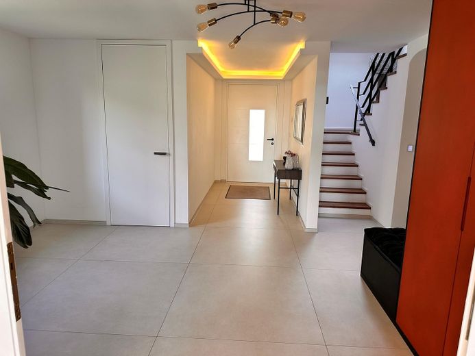 Exklusive Designvilla mit Panoramablick+Einliegerwohnung – Luxus, der Maßstäbe setzt – EG Diele