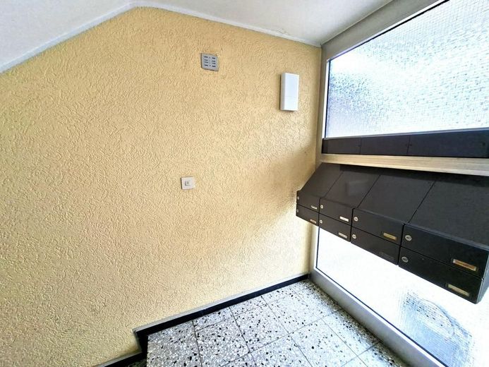 CITYHOUSE: Gute Kapitalanlage 2 Zimmer Wohnung solide vermietet mit Balkon, Keller in zentraler Lage – Hausflur