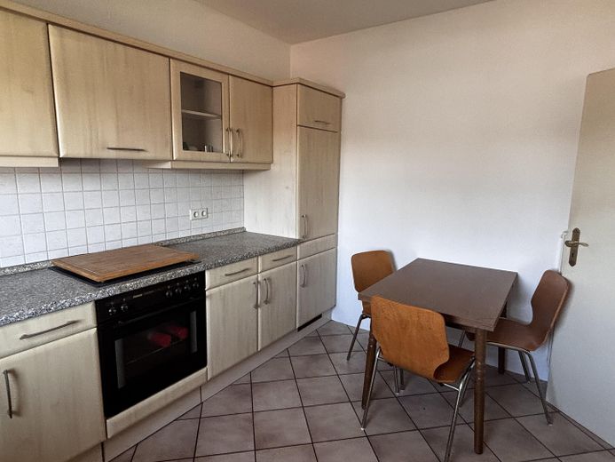 Geräumiger Bungalow mit ca. 194m² Gesamtfläche, Vollkeller und Garage – provisionsfrei – EG - Küche (2)