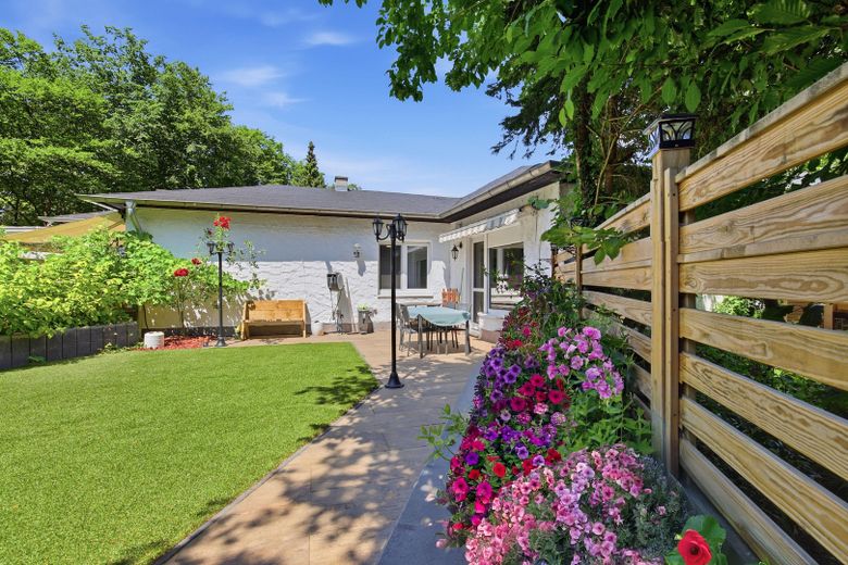 Reihenhaus – Hochwertig saniert und mit modernster Technik ausgestattet – Garten hinter dem Haus
