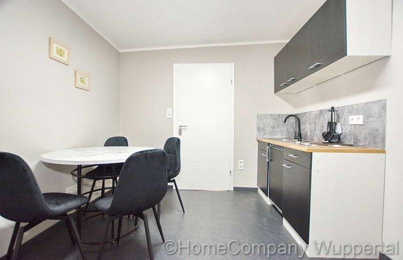 Großzügiges Apartment mit DSL und guter Infrastruktur in Wuppertal-Wichlinghausen – a44d5691070108910e7a53c26612c5a9f952f473.jpg