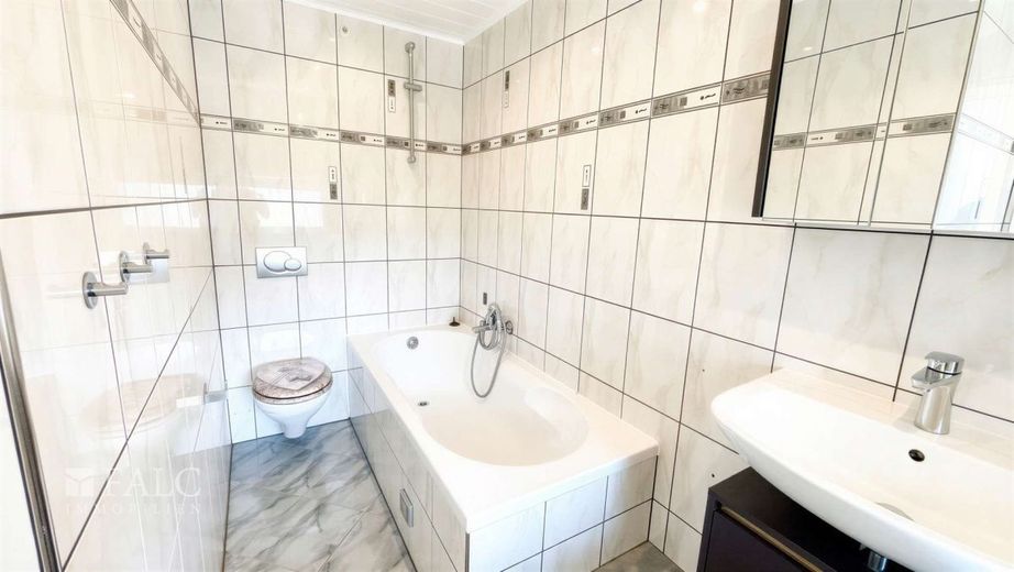 Familientraum in Wuppertal - freistehendes Haus mit Garten – Badezimmer