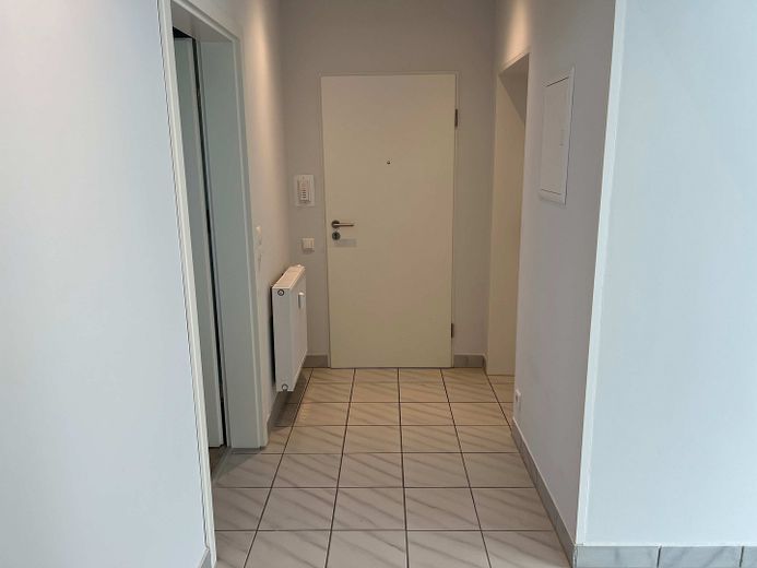 Uso proprio/investimento: edificio plurifamiliare completamente ristrutturato a regola d’arte, con 3 unità abitative di pregio su 4 piani – Diele 1. OG