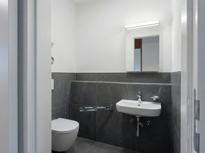 Frisch renoviert: Helle 3.5-Zi.-Wohnung mit Süd-Westbalkon & Garage – Provisionsfrei! – WC