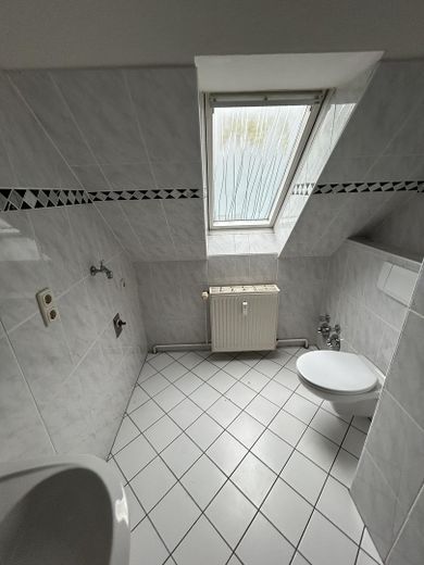 Gemütliche Dachgeschosswohnung mit Schlafbereich auf zweiter Ebene – Foto 2