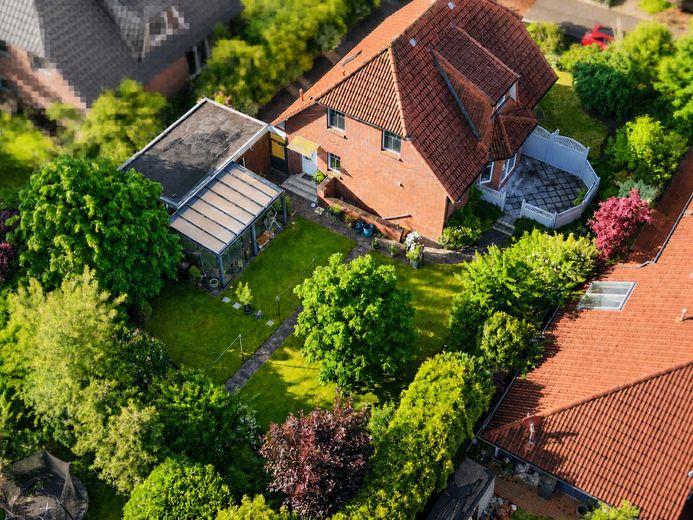 Wo Familienglück ein Zuhause findet - Klinkerhaus 
mit großem Garten in ruhiger Wohnlage von Altenwalde – Viel Platz für unvergessliche Momente im Freien