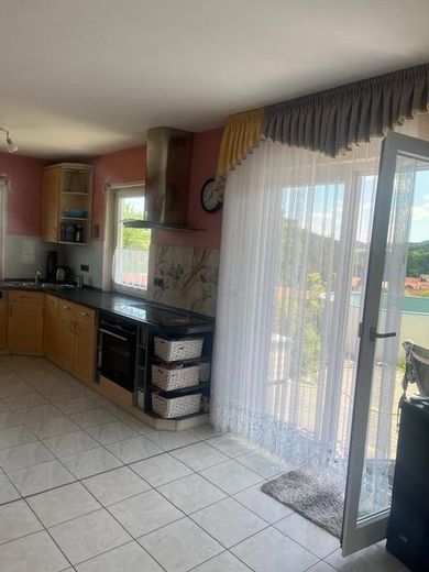 Küche mit Zugang Terrasse