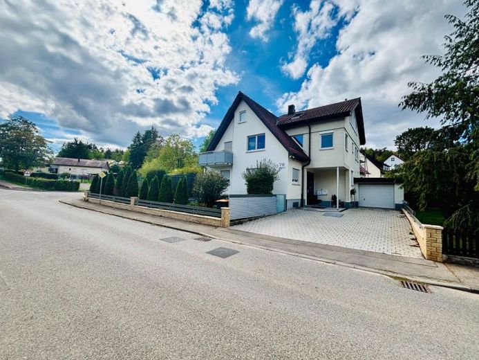 Haus- in Haus-Konzept - Großzügige Wohnung mit moderner Ausstattung direkt am Waldrand – Foto 1