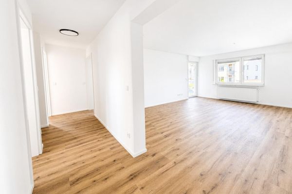 Appartamento di 3 locali pronto per essere abitato, con due balconi, garage e ampia modernizzazione