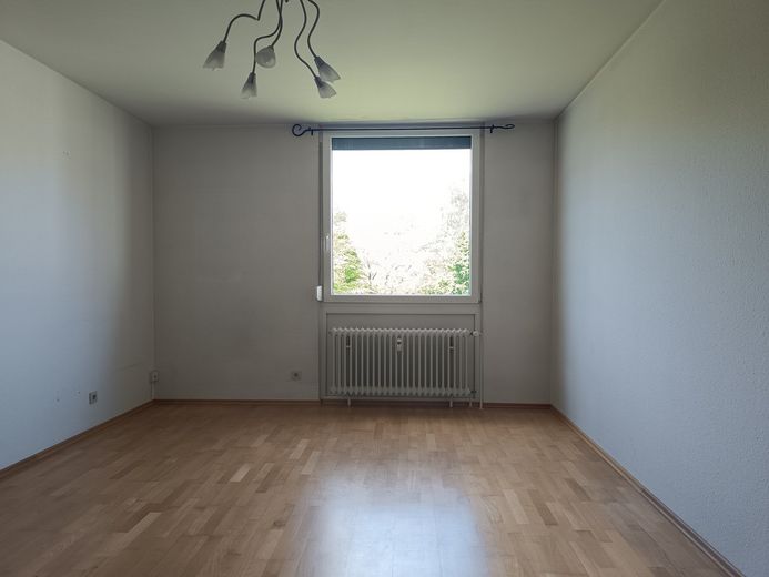 Lichtdurchflutete 4-Zimmer-Wohnung mit Loggia und Blick ins Grüne – Foto 12