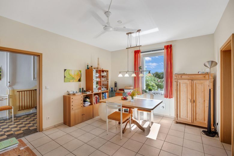 Casa unifamiliar espaciosa con 162 m² y jardín en Wachtberg-Werthhoven – Esszimmer