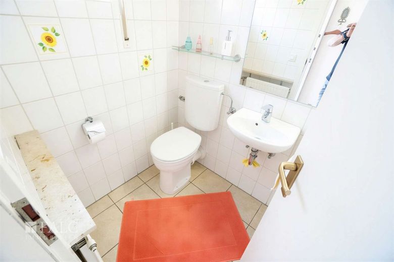 Familienhaus in Homburg- Kirrberg zu verkaufen! – Gäste- WC