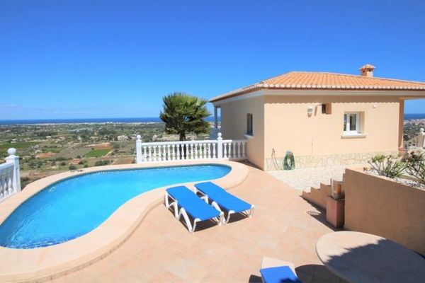 Villa come nuova con vista mare spettacolare, riscaldamento a pavimento e appartamento per gli ospiti