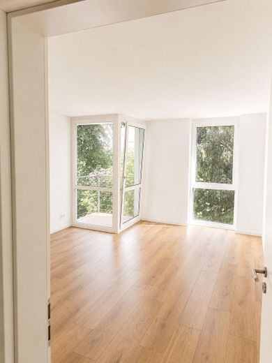 Wohnzimmer mit Balkon