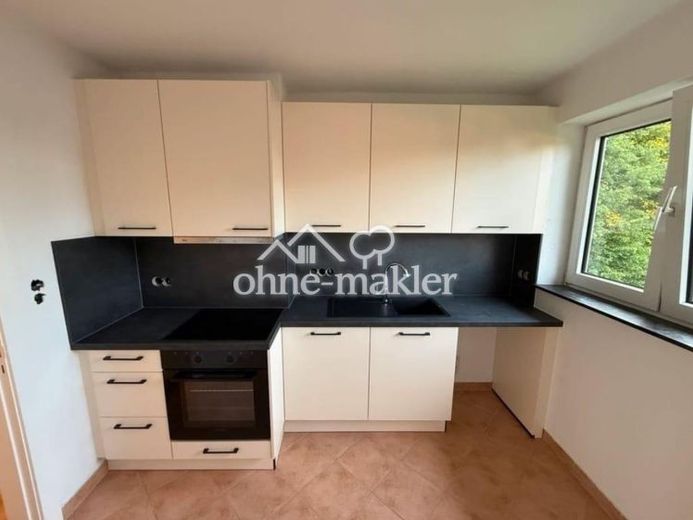 Helle 2-Zimmer-Wohnung mit moderner Küche & Balkon – Foto 1