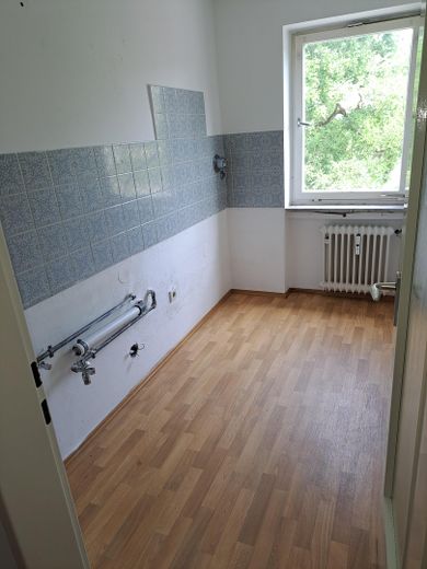 Sehr gut geschnittene, helle 2-Zimmer-Wohnung mit Balkon und Tiefgaragenstellplatz zu verkaufen – Küche