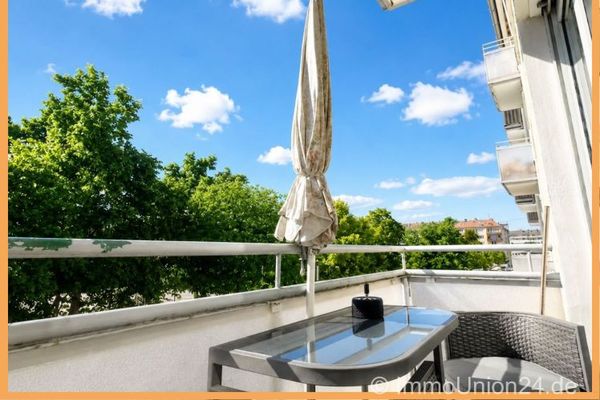 Exclusive, modernized 2-room apartment with balcony, great NEFF kitchen and additional hobby room