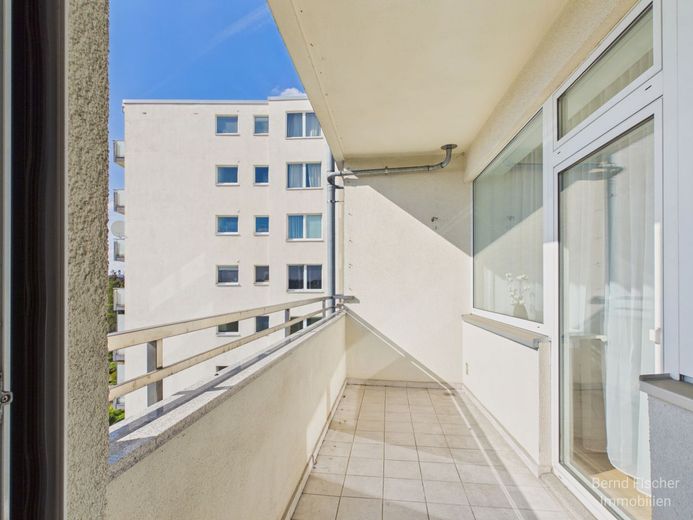 Wilmersdorf 2 Zimmer Küche Bad – Balkon