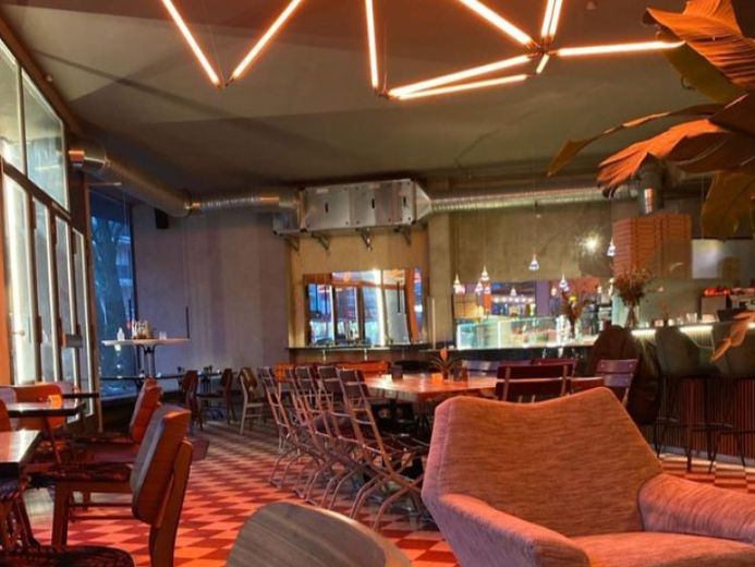 Traumhafte Ecklage: Stilvolles Restaurant, top saniert und neu eingerichtet – Foto 1