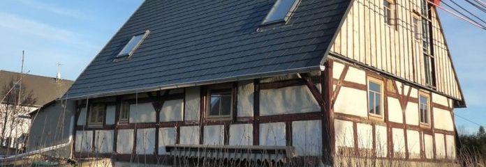 Ampio terreno + casa a graticcio