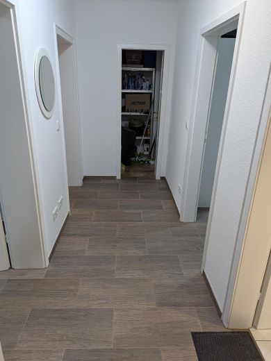 Renovierte und möblierte Wohnung in Top-Lage – Flur
