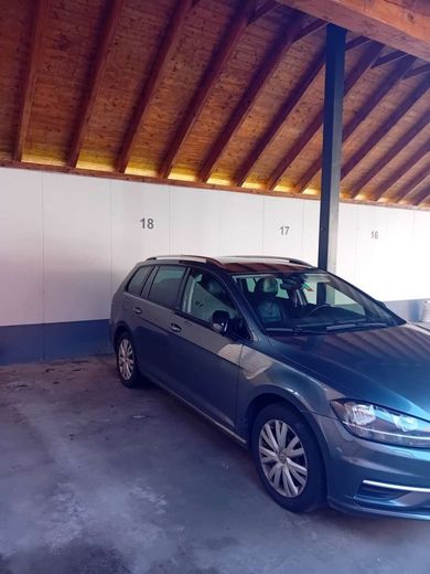 Gemütliche Dachgeschoss-Maisonettewohnung sucht neuen Eigentümer – Carport