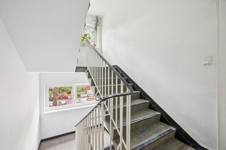 Renovierungsbedürftige Wohnung - direkt vom Eigentümer! – Treppenhaus