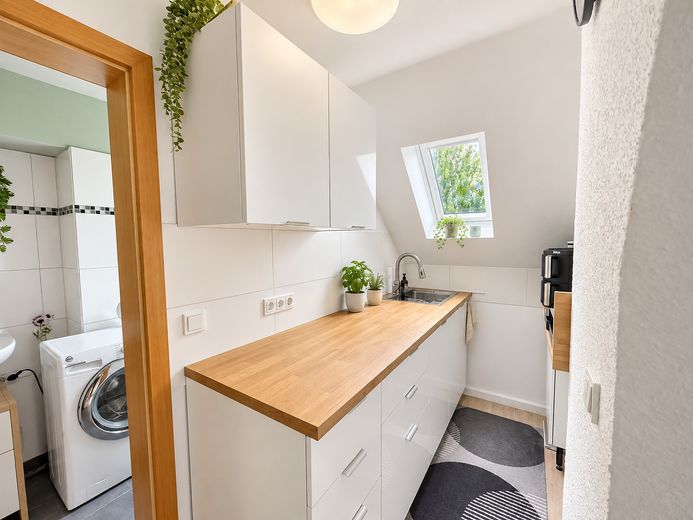 schöne 2 Zimmer DG-Wohnung, frei ab 01.12. – Küche