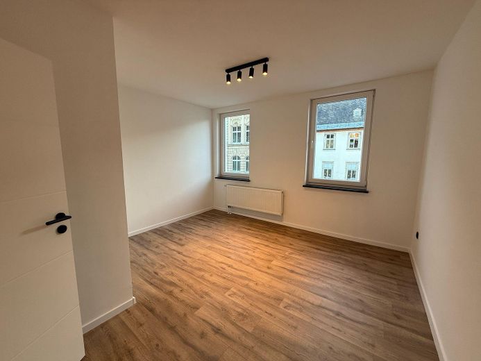 Beautiful 3-Room Apartment in Hof with Balcony and Kitchen – Photo 4