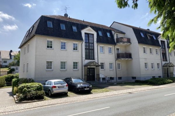 Fraureuth, ¡bonito apartamento de 2 habitaciones con balcón y plaza de aparcamiento!