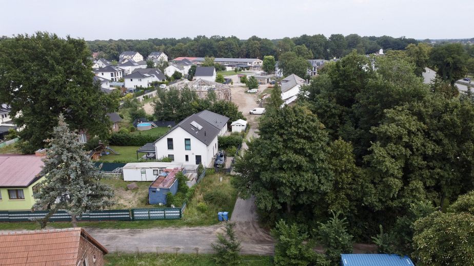 1.000 qm Baugrundstück für 3 Vollgeschosse im Mischgebiet mit 750 qm BGF – Nachbarschaft nach Osten