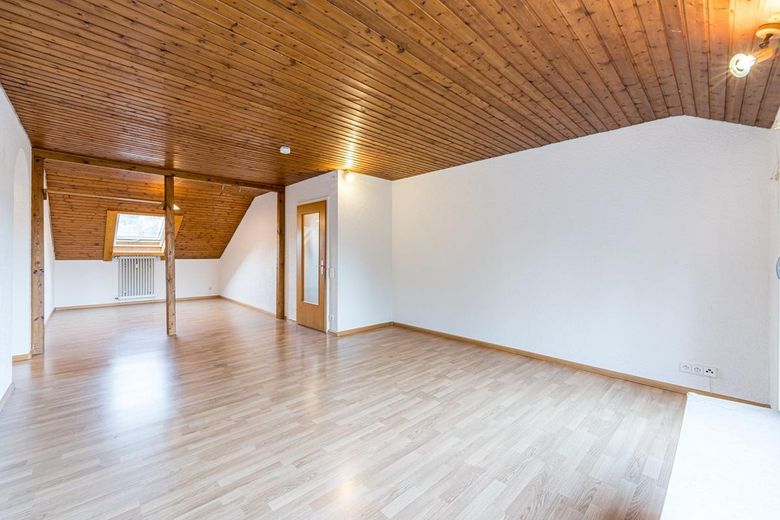 Attraktive 3 Zimmer- Dachgeschosswohnung mit Blick in die Schweiz – फोटो 5