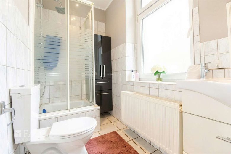 +++ Mehrfamilienhaus in toller Lage und mit guter Rendite +++ – Badezimmer Wohneinheit 2