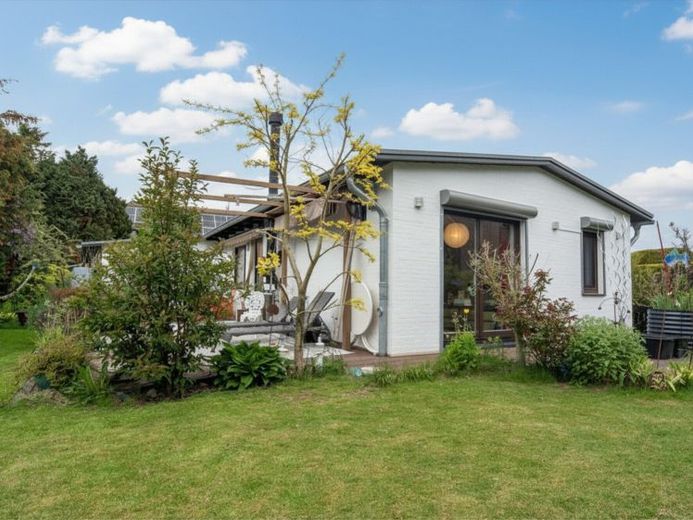 Ihr Rückzugsort an der Ostsee – stilvoll modernisiert mit Gartenidylle und viel Potenzial – Foto 1