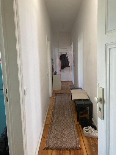 Provisionsfrei. Großzügige Altbauwohnung im Herzen Neuköllns. Bezugsfrei ab dem 1.8.26 – Flur