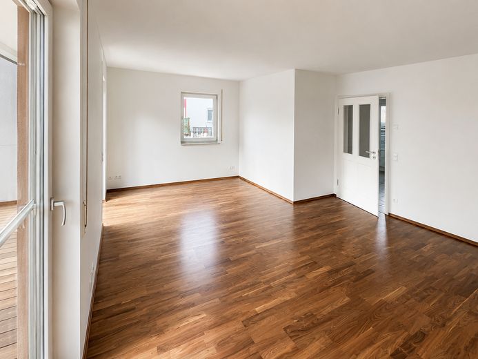 Schönes Reiheneckhaus mit EBK in Baiersdorf - von Privat / Provisionsfrei – Wohnzimmer