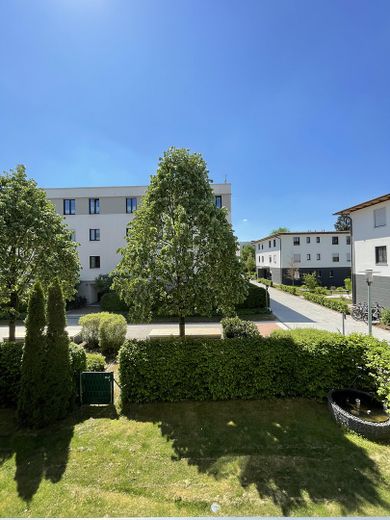Hochwertiges Zuhause in einer der gefragtesten Wohnanlagen Münchens – Blick auf Spielstraße