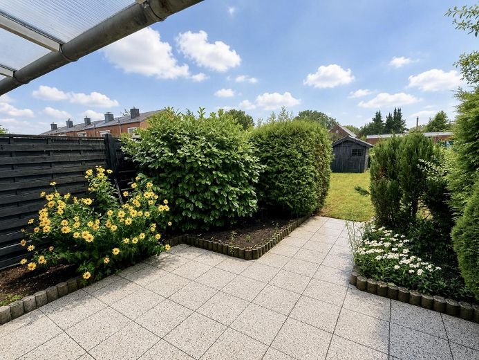 Provisionsfrei: Reihenhaus mit Garten in begehrter Wakenitznähe – Blick auf Terrasse und Garten