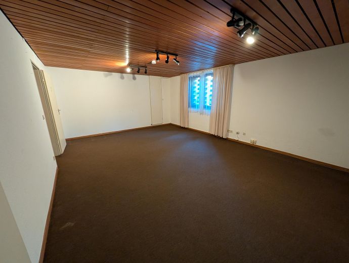 Bungalow de arquitecto con piscina cubierta en Limburgerhof – Schlafzimmer im Keller