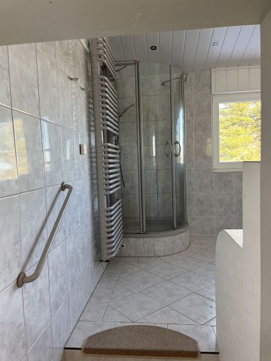 Haus im Grünen mit viel Platz zur verwirklichung ihrer Träume – Badezimmer