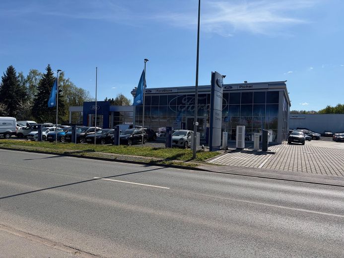 Showroom- und Serviceimmobilie mit ESG-Standard und hoher Frequenz – Ansicht von Vorne 1