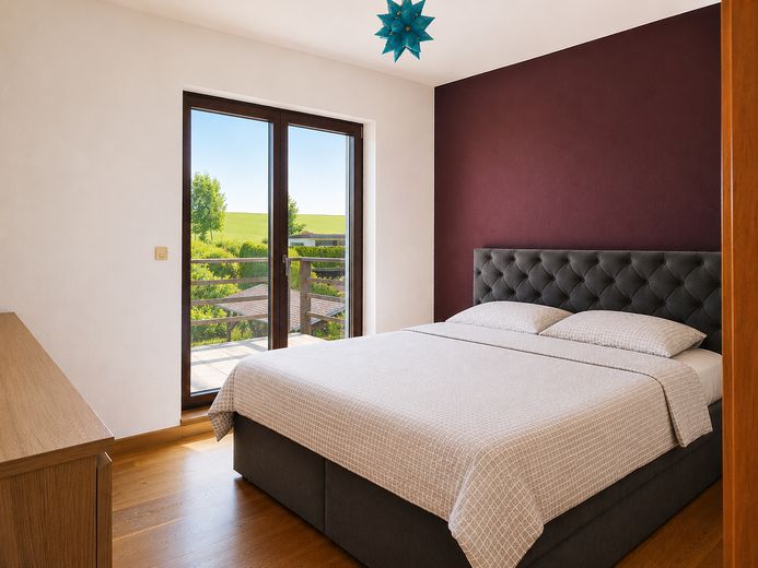 Schlafzimmer mit Balkonzugang