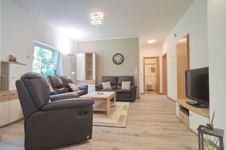 Traumhaft gelegen und mit hohem Wohnkomfort: Hochwertig ausgestattete Wohnung mit zwei Schlafzimmern, PKW-Stellplatz u.v.m. – f1ca5d1897c98935740f23bb8a2c79cd3f85d9ab.jpg
